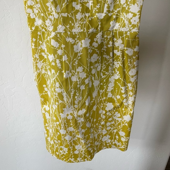 Taylor| Floral Dress in Bright Neon Tone, Size 4•••Perfect for Spring! - Picture 3 of 16
